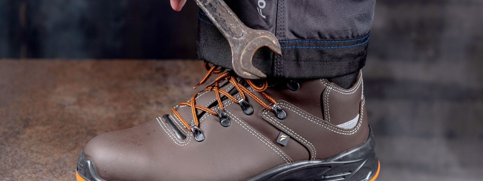 Obuwie robocze BHP: polskie normy i certyfikaty, które każdy powinien znać