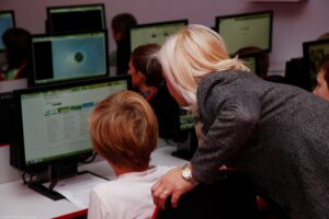 Podstawy bezpieczeństwa komputerowego dla uczniów – informatyka szkoła średnia