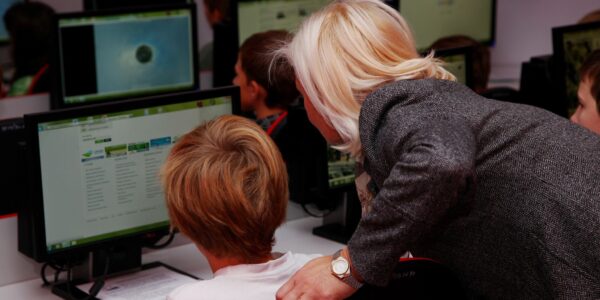 Podstawy bezpieczeństwa komputerowego dla uczniów – informatyka szkoła średnia