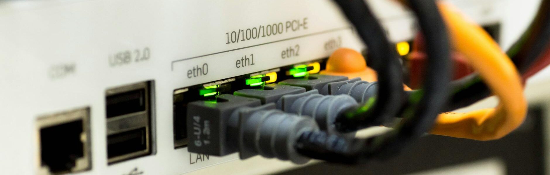 Jak wybrać dostawcę internetu oferującego najlepsze warunki?