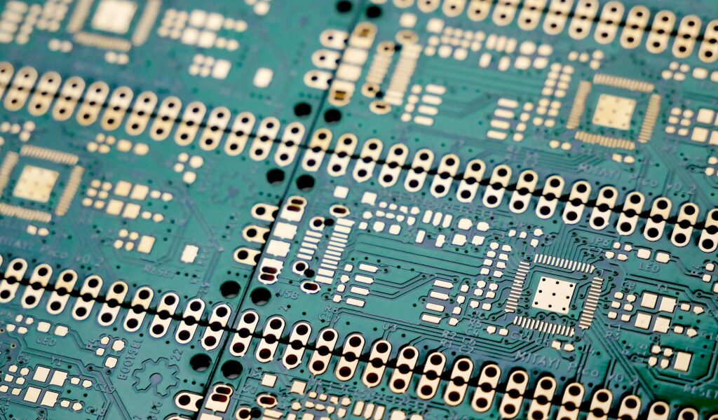 Laminaty w produkcji PCB - które wybrać i jakie mają zastosowanie?