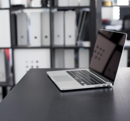 Webporadnik - kiedy warto skorzystać z informacji na portalu technologicznym?