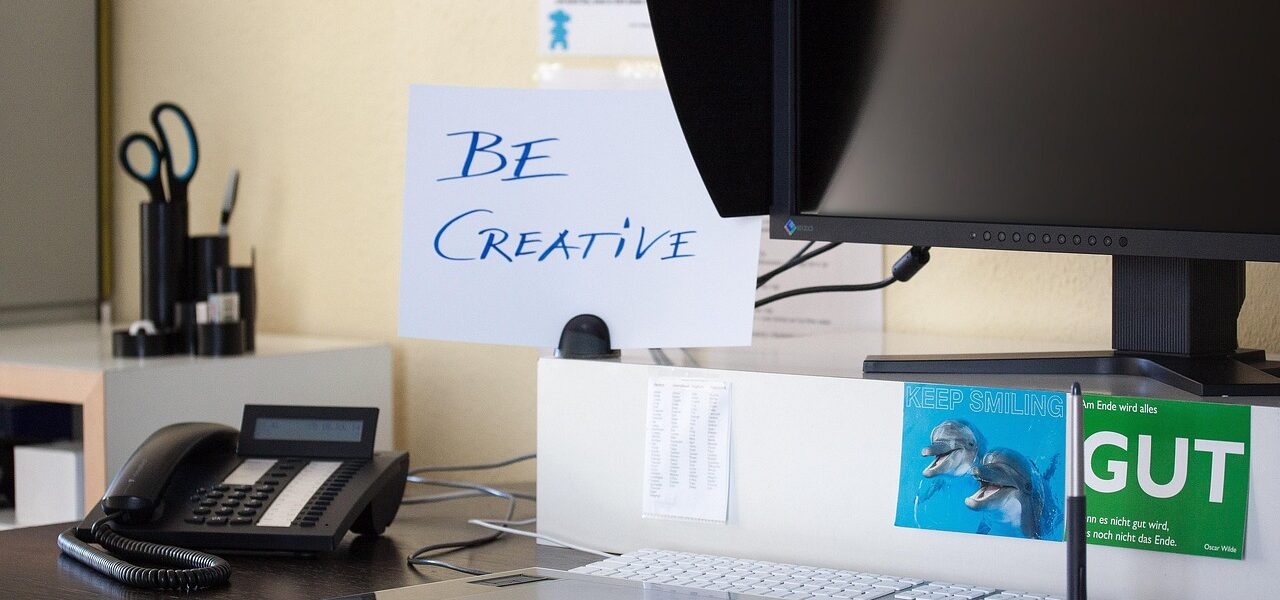 O czym pamietać kupując ściankę reklamową?