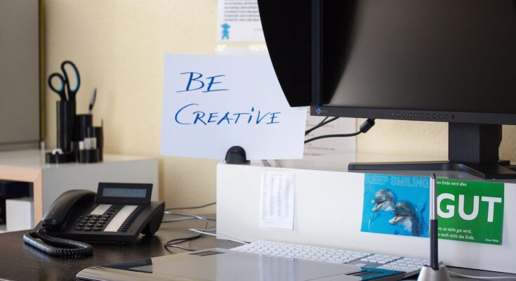 O czym pamietać kupując ściankę reklamową?