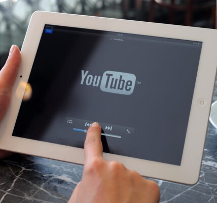 Jak tworzyć filmy na YouTube zoptymalizowane pod kątem SEO?