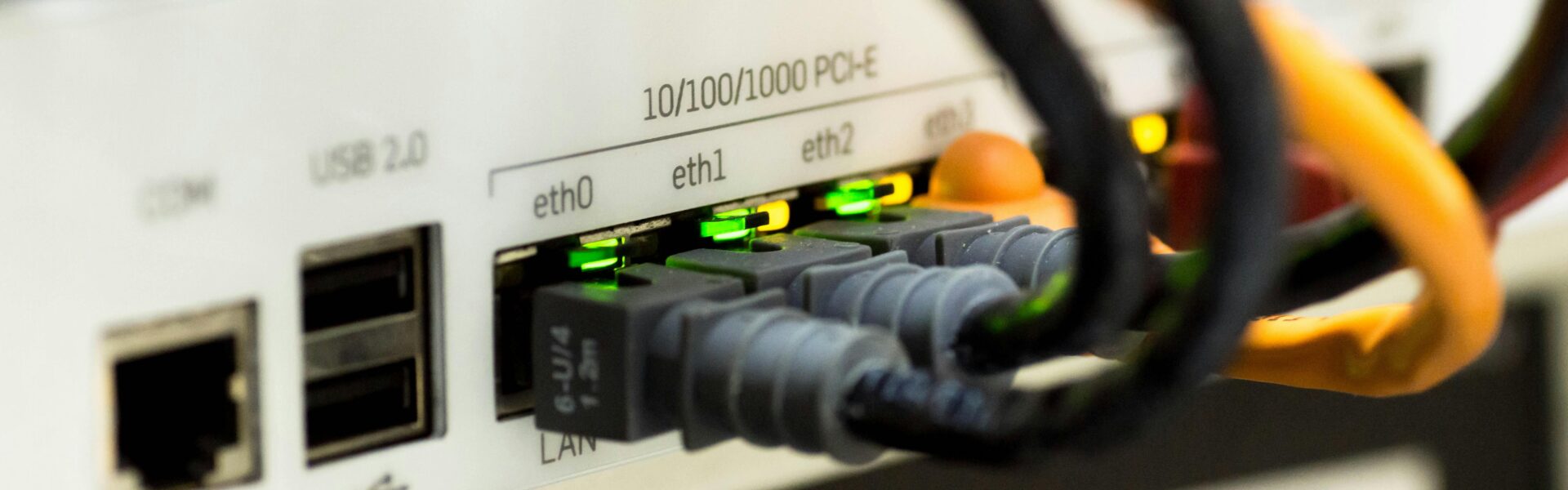 Przewodnik po routerach przemysłowych: Kluczowe informacje i wybór odpowiedniego modelu