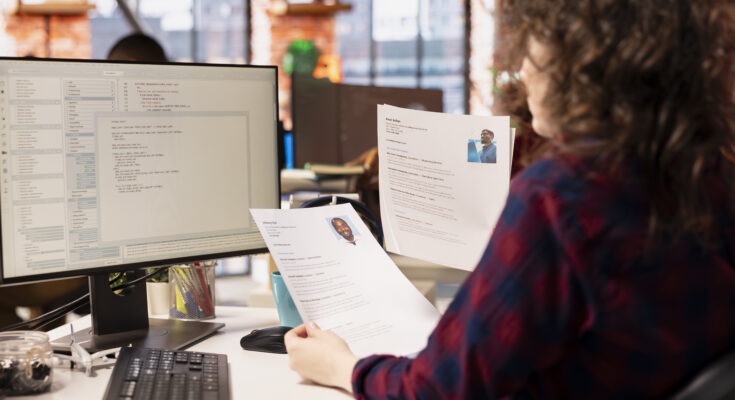 Kto pomoże, gdy brakuje rąk do pracy w hali produkcyjnej?