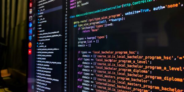 Przewodnik po skutecznym zarządzaniu projektami IT: kluczowe kroki i najlepsze praktyki