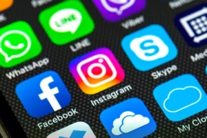 10 kroków do maksymalnego bezpieczeństwa we wszystkich social mediach w 2025