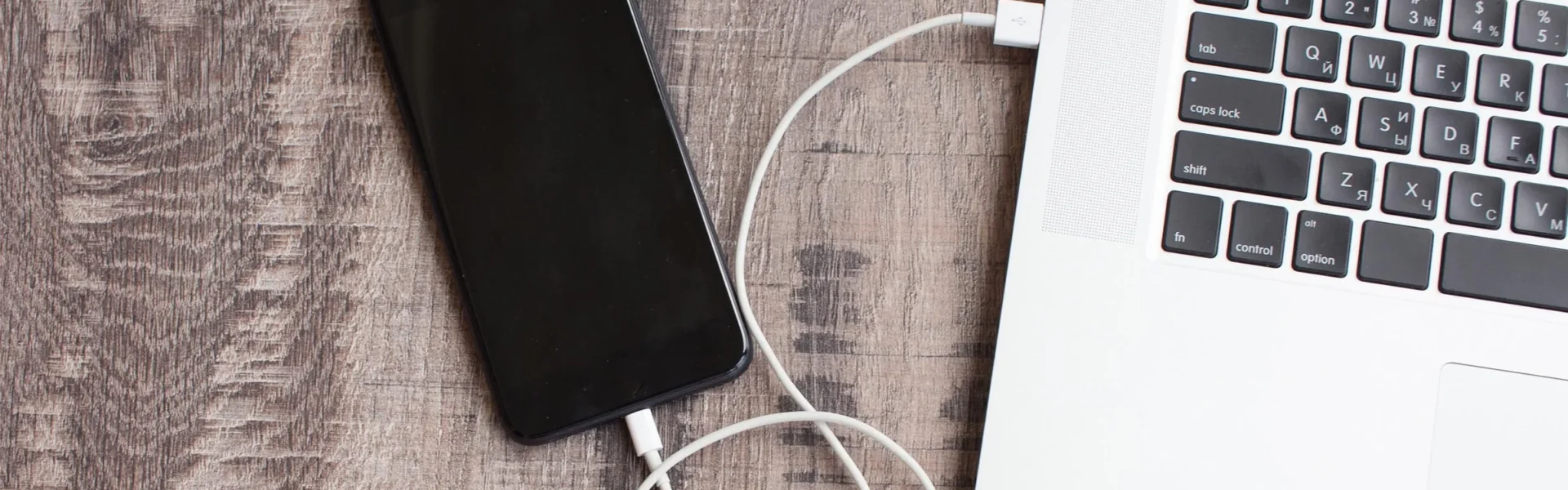 Bezpieczne łączenie Androida z Windows 11 przez USB i Wi-Fi – poradnik dla firm i pracy zdalnej