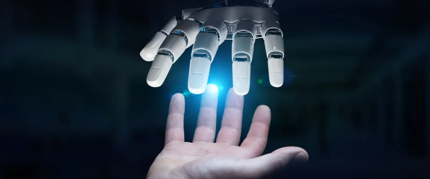 Darmowe czy płatne narzędzia AI – co bardziej się opłaca w 2025 roku?