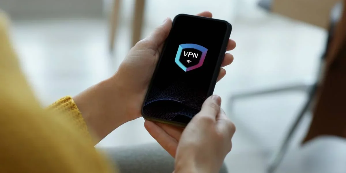 VPN na smartfonie – dlaczego to niezbędne narzędzie bezpieczeństwa w 2025 roku?