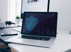 Monitorowanie stron i serwerów w erze sztucznej inteligencji - rewolucja czy ryzyko?