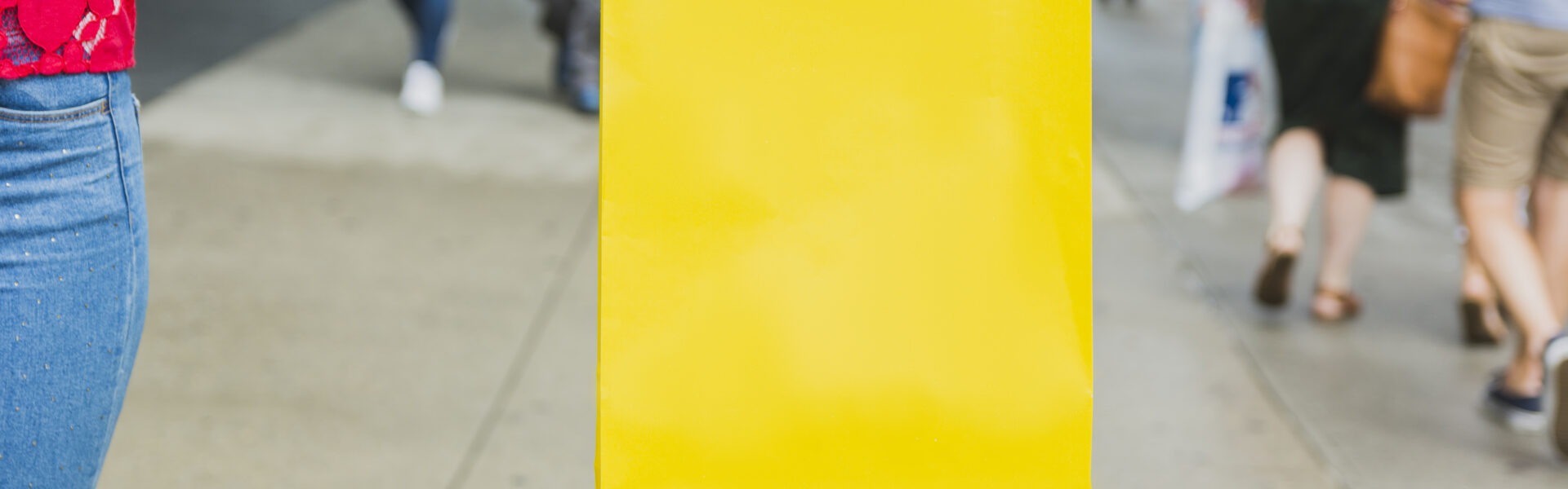 Jak zaprojektować efektowną torebkę papierową z nadrukiem, która przyciągnie uwagę klientów?