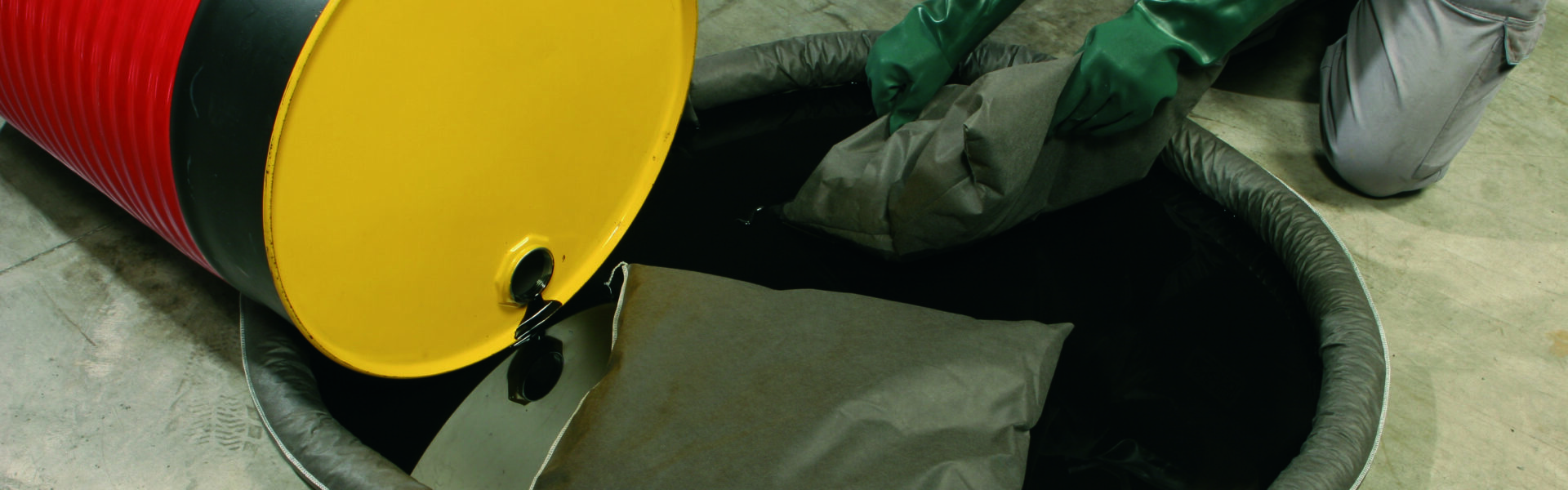 Sorbenty do oleju – skuteczna ochrona środowiska i miejsca pracy