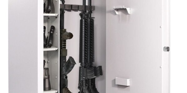 Szafa na broń – jak zadbać o bezpieczeństwo broni palnej i spełnić wymogi prawne?