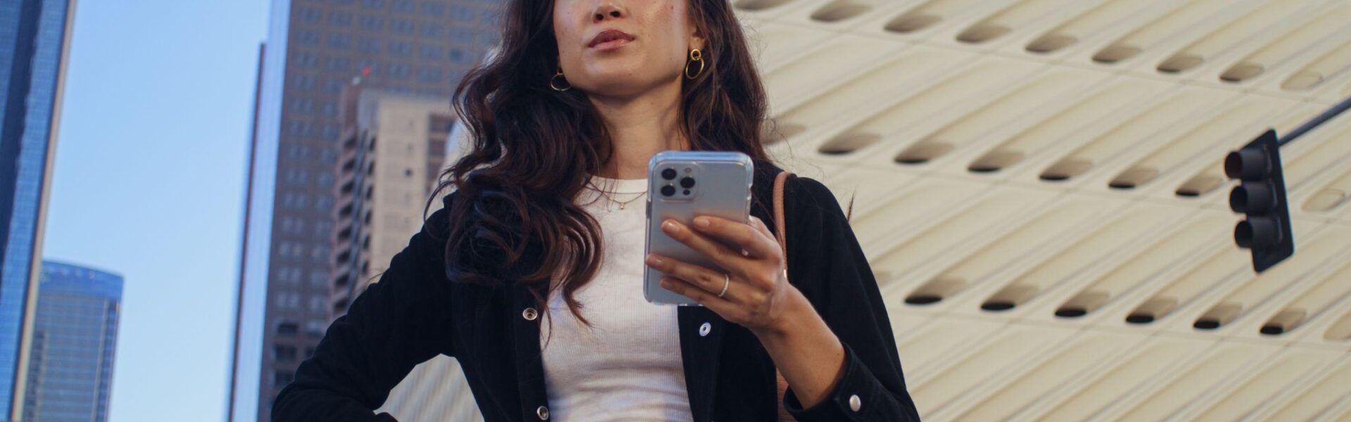 Jak aktywować eSIM w iPhone – krok po kroku