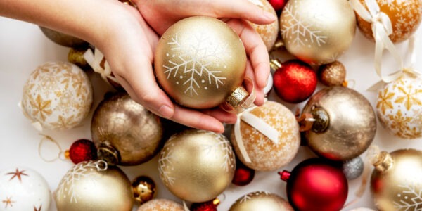 Bombki z logo firmy, które świecą jaśniej niż reklama w internecie