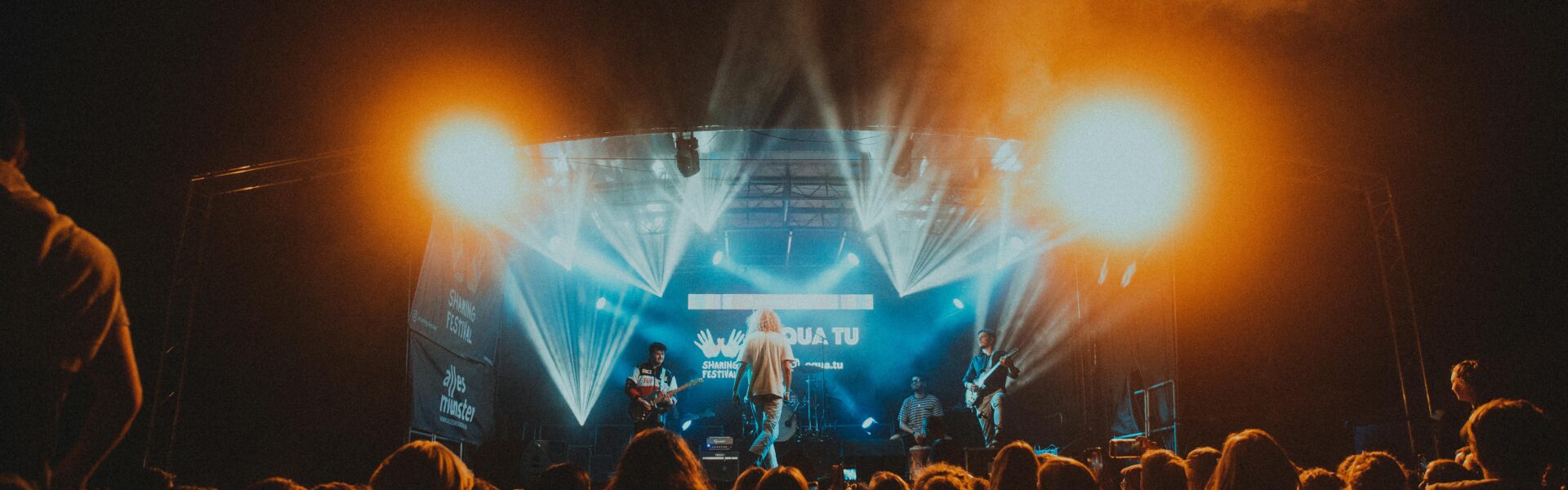 Jak przygotować scenę do koncertu?