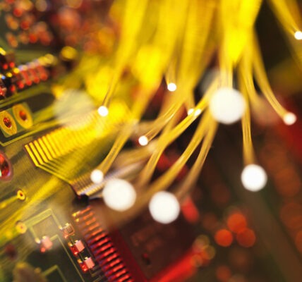 Sieci FTTX – czym się różnią FTTH, FTTB i FTTC?