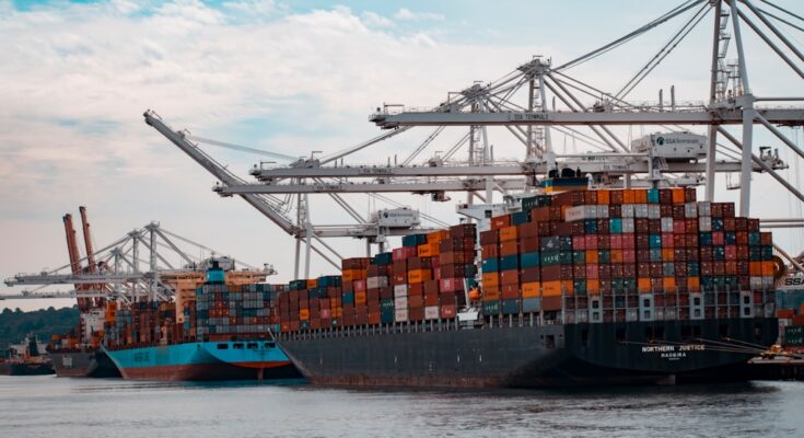 Statki handlowe importujące produkty JWImport