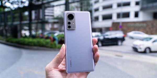 Co to jest eSIM i czy warto z niego korzystać? Zalety i wady wirtualnej karty SIM