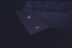 Algorytmy Facebooka i Instagrama – co wpływa na zasięgi?