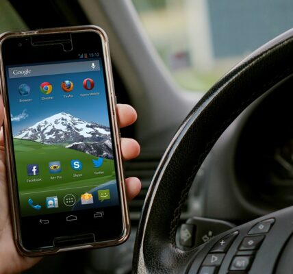 Tłumaczenie napisów online – jak ułatwia komunikację w świecie video i e-learningu? - turbotlumaczenia.pl