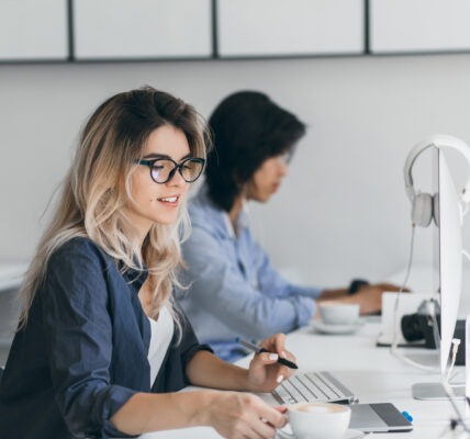 Przyszłość IT w dobie AI. Jak znaleźć pracę i być konkurencyjnym na rynku?