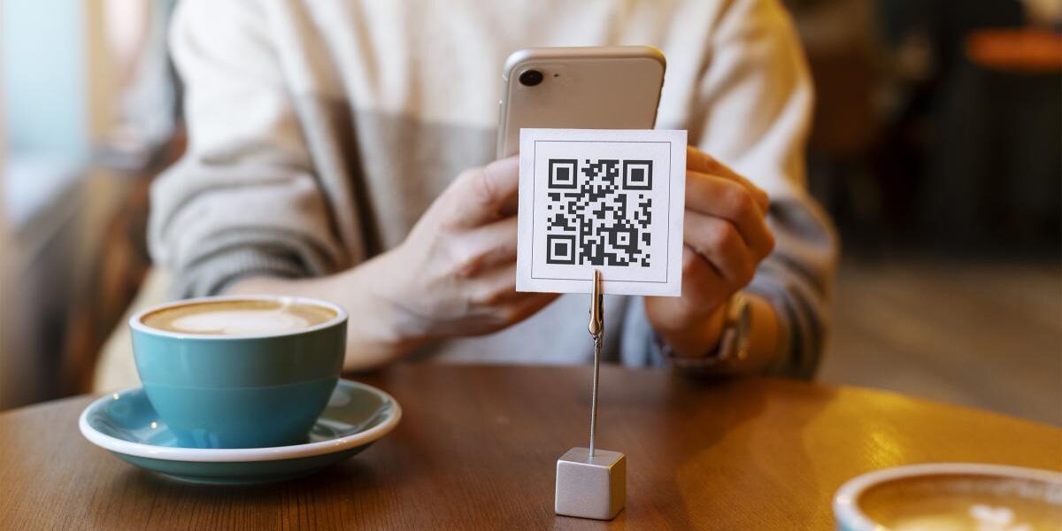 Jak wybrać i wdrożyć rozwiązanie kodu QR w mojej restauracji?