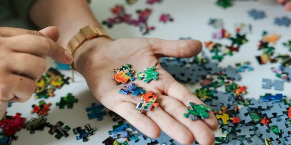 Puzzle, gry logiczne i układanki – jak rozwijają mózg i dlaczego warto po nie sięgać