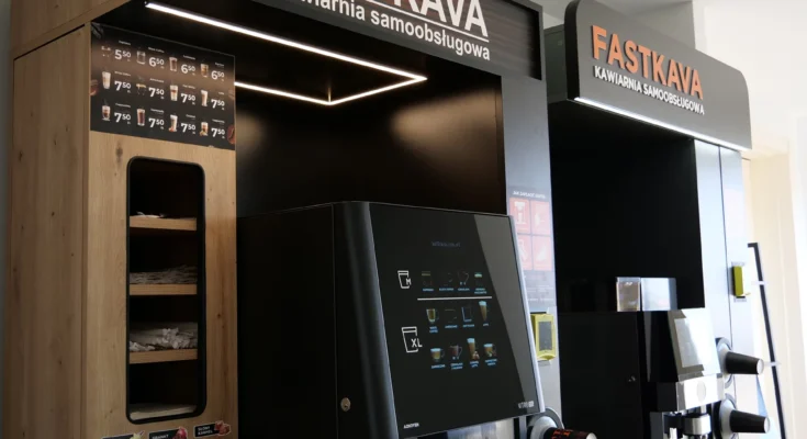 Nowoczesne trendy w branży kawowej: jak technologia i franczyza zmieniają rynek kawiarniany