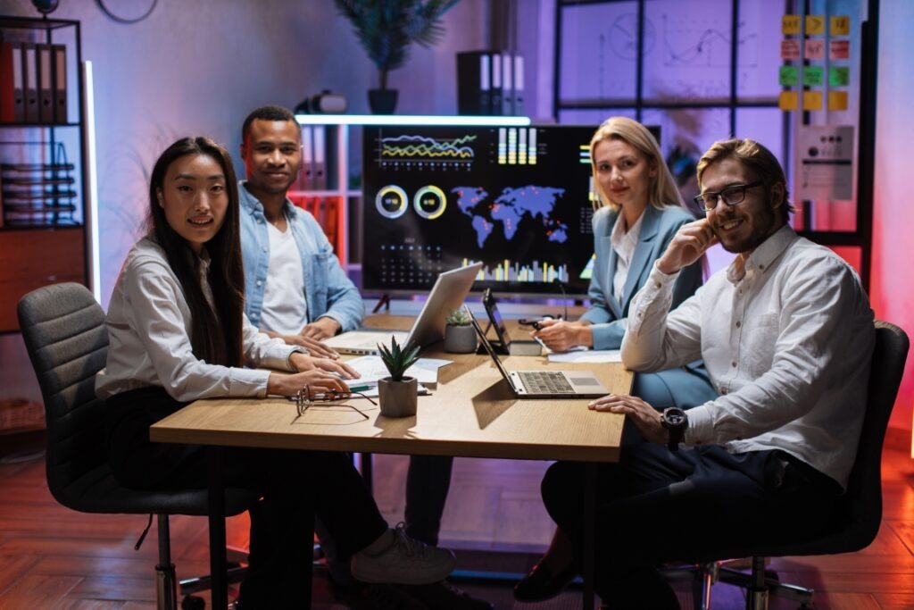 Chcesz wiedzieć, jak powstrzymywać hakerów? Odkryj studia, które uczą ochrony cyfrowego świata!