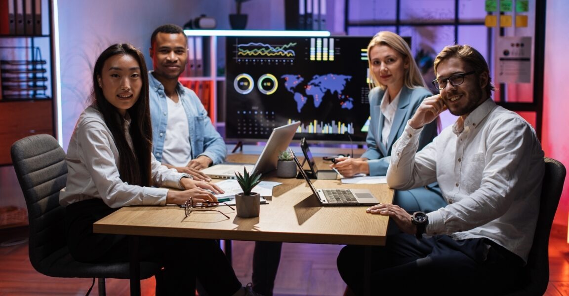 Chcesz wiedzieć, jak powstrzymywać hakerów? Odkryj studia, które uczą ochrony cyfrowego świata!