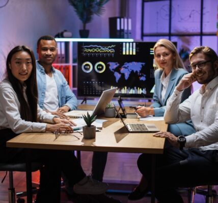 Chcesz wiedzieć, jak powstrzymywać hakerów? Odkryj studia, które uczą ochrony cyfrowego świata!