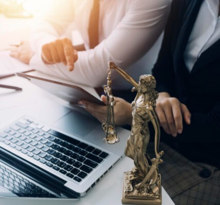 Gdzie szukać porady prawnej? Praktyczny przewodnik dla każdego