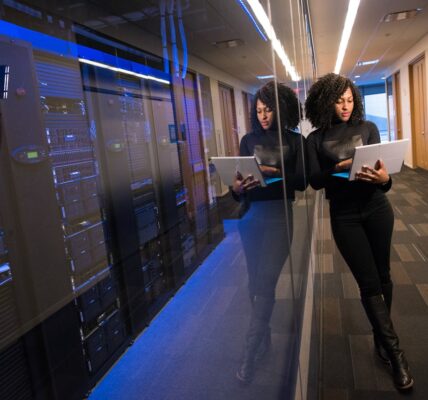 Najważniejsze akcesoria do szaf rackowych