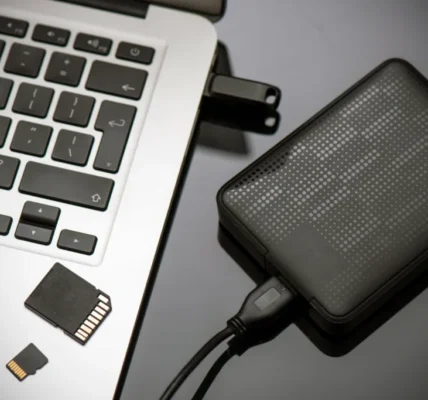 Jak skutecznie tworzyć kopie zapasowe w Windows 11 i Linux – kompletny poradnik