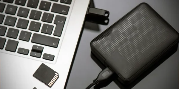 Jak skutecznie tworzyć kopie zapasowe w Windows 11 i Linux – kompletny poradnik