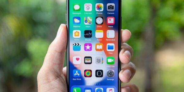 Hybrydowe szkło hartowane do iPhone - czym różni się od tradycyjnego szkła i folii?