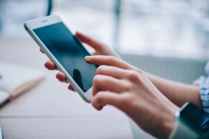 Nowoczesne aplikacje, które usprawniają działanie firmy – systemy dla kadr i pracowników