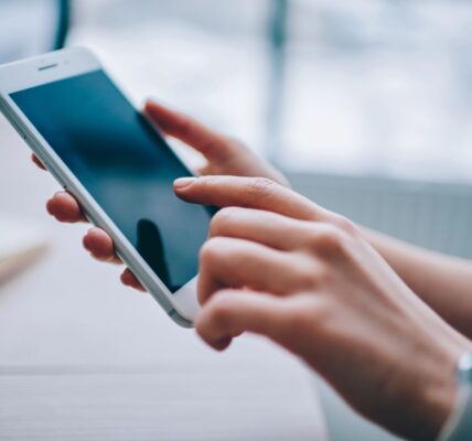 Nowoczesne aplikacje, które usprawniają działanie firmy – systemy dla kadr i pracowników