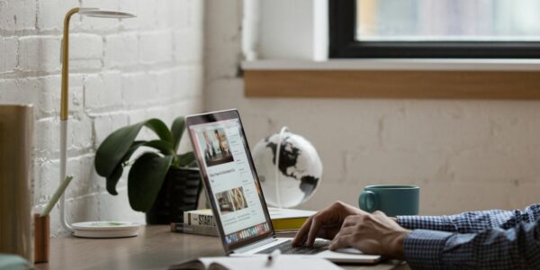 Strona WWW, której nikt nie odwiedzi? 4 błędy w projektowaniu pod AI, przez które tracisz klientów w 2026 roku