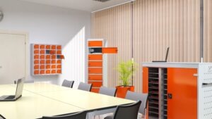 Dlaczego w szkole przydatna będzie szafa na laptopa?