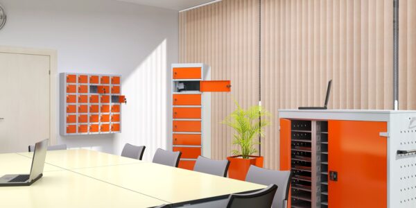 Dlaczego w szkole przydatna będzie szafa na laptopa?