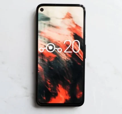 Custom ROM-y pod prywatność – GrapheneOS vs CalyxOS vs LineageOS