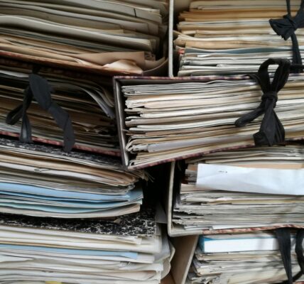 Jak dbać o sprawną archiwizację dokumentów firmowych?