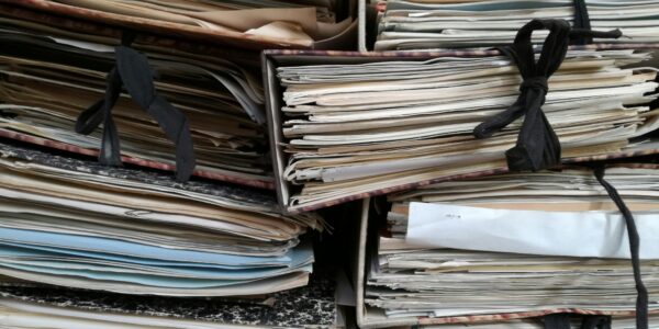 Jak dbać o sprawną archiwizację dokumentów firmowych?