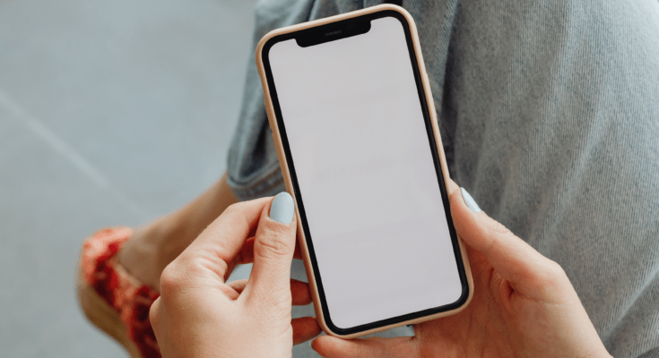 Jak nie przepłacić za internet w roamingu UE? 10 praktycznych zasad dla podróżujących