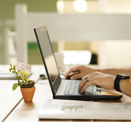 Faktoring online: poradnik dla małych i średnich firm